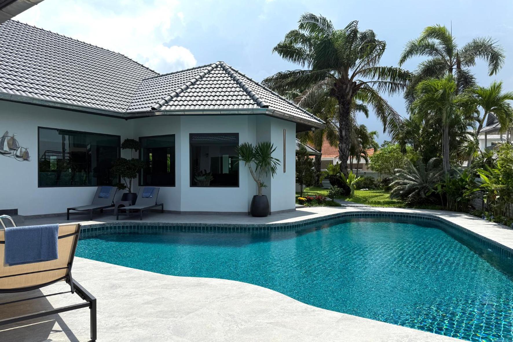 Villa Waree Minutes From Beach And City Villa *